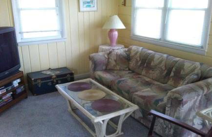 Pet Friendly Cottage walk to beach! - Foto 2