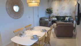 Beautiful beachfront apartment, 180d sea and cliff view - Foto 4