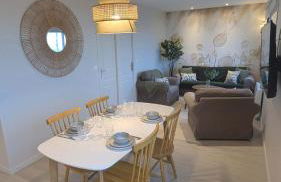 Beautiful beachfront apartment, 180d sea and cliff view - Foto 4