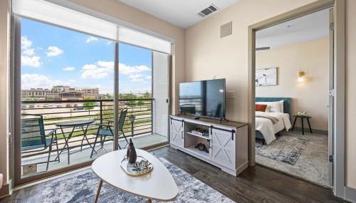 Stylish 1BR Retreat with Pool & Gym - Foto 1