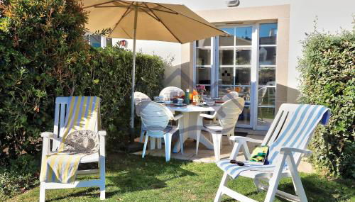 LocaLise - Maison E2 au Guilvinec - A 20m de la mer avec jardin et piscine - Tout à pied, plage, port, centre commerces, marché - Wifi inclus - Vue mer de la chambre - Animaux bienvenus - Linge de lit inclus - Foto 2, Garden view