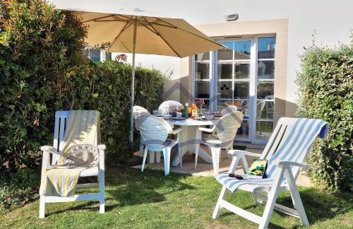 LocaLise - Maison E2 au Guilvinec - A 20m de la mer avec jardin et piscine - Tout à pied, plage, port, centre commerces, marché - Wifi inclus - Vue mer de la chambre - Animaux bienvenus - Linge de lit inclus - Foto 2