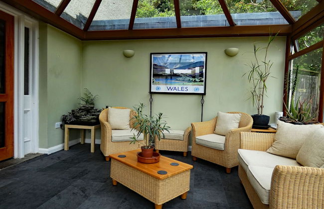 Bryn Melyn Apartments - Photo 4