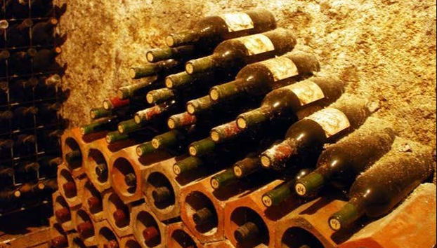 Antiguas botellas de vino con denominación de origen