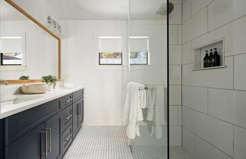 Lake View Modern Farmhouse Hot Tub 2 Suites - Foto 26