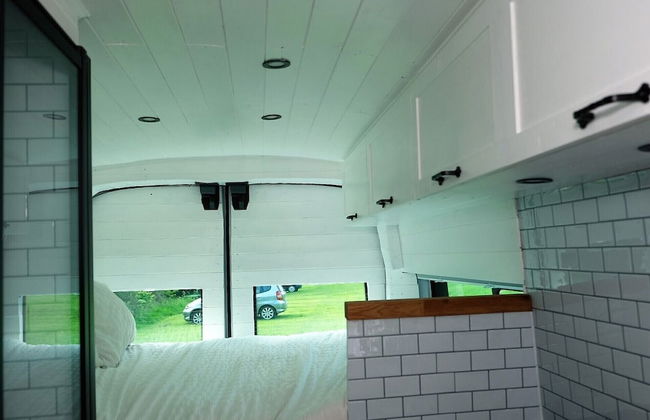 Superb 4 Berth Campervan With Kingsize bed - Foto 8
