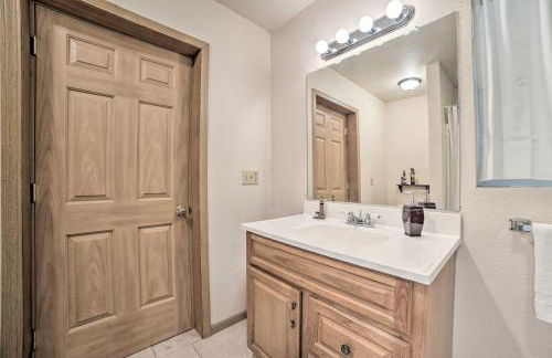 Cozy Cadillac Retreat Walk to Ski Resort! - Foto 16