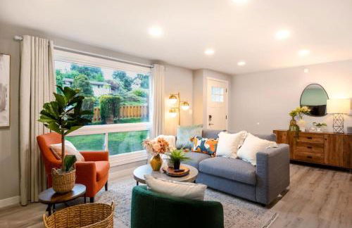 Chic 3BR 2BA Duplex w Serene View BBQ near airport - Foto 25