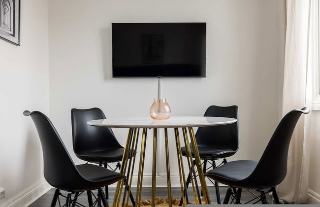 Stylish 2 Bedroom Apartment - Shepherd s Bush - Photo 4