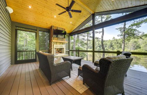 Lakefront Gem with Fire Pit in Chinquapin Resort! - Foto 1