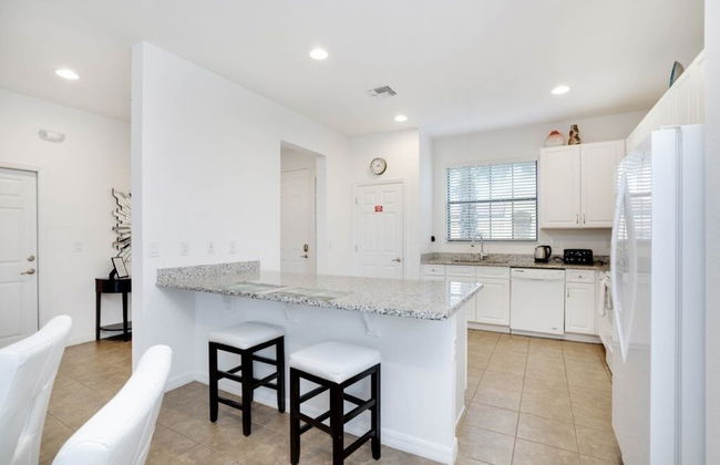 Beautiful 4 Bedroom Home Near Disney! 4 Villa by Redawning - Foto 14