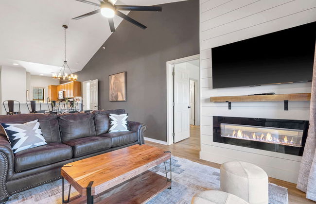 T Time Getaway - Overlooking Golf Views! - Photo 13