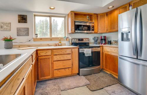 Mtn-View Getaway with Spacious Deck in Republic! - Photo 5