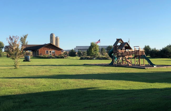 Sunset Pines Resort - Photo 18