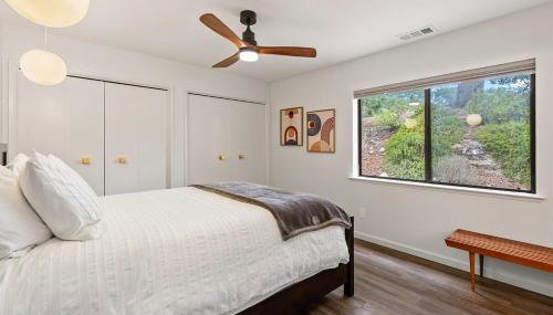 Mid-Mod Hilltop Retreat Views & Local Wildlife - Foto 5