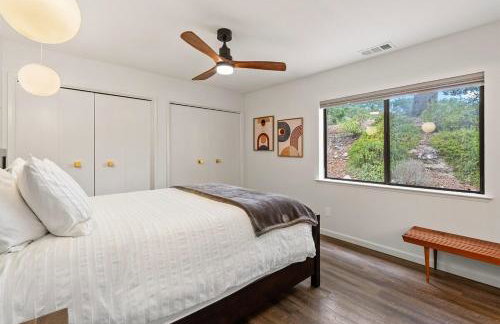 Mid-Mod Hilltop Retreat Views & Local Wildlife - Foto 5