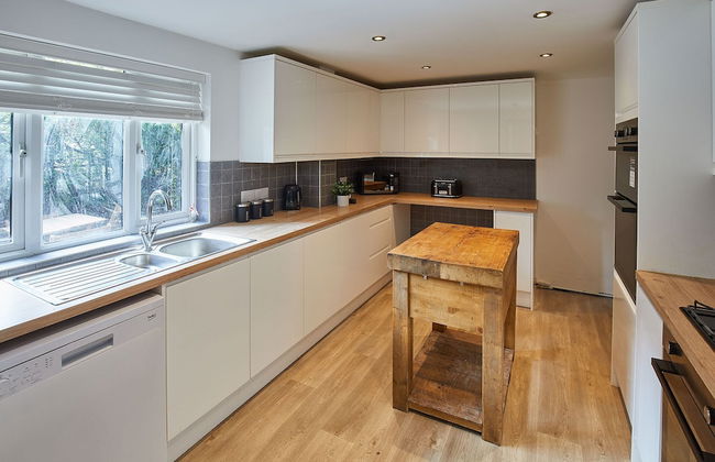 Host Stay Raven House - Photo 16