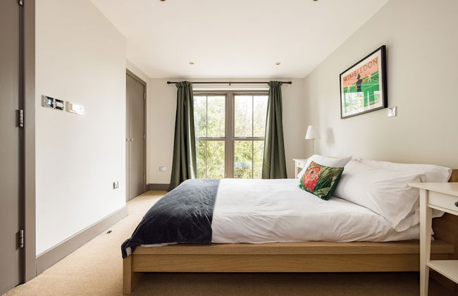 Spacious 2 Bed - Battersea High Street - Photo 23