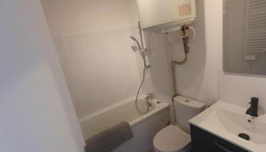 LES TERRASSES DE LA BARONNIE Appartement climatisé avec 1 chambre et piscine ouverte de fin Mai à mi Septembre Parking securisé avec accroches vélo disponible du 1er Avril au 30 Septembre sans supplement - Foto 2