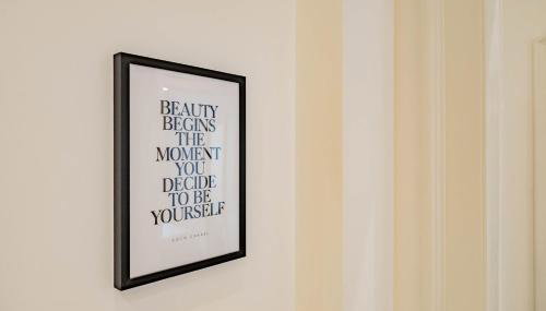 Velvet & Marble - Stylish Luxury City Center Apartment - Photo 4
