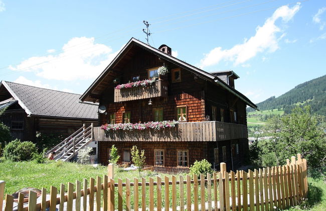 Sprawling Mansion Near Ski Area in Salzburg - Photo 1