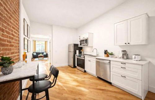 Cozy 2-Floor Home 5BR 3BA 2 Kitchens Backyard - Foto 4