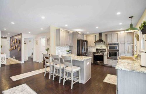 Cheerful Sister Lakes 4 BDR Lake Hse w/ Hot tub. - Foto 13