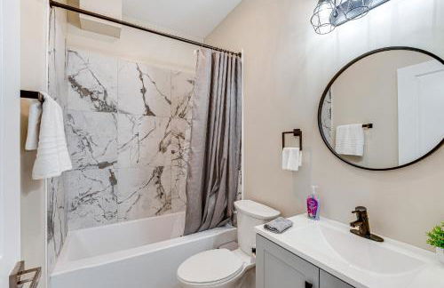 Luxe Newark Retreat with Rooftop Deck Pets Welcome! - Foto 19