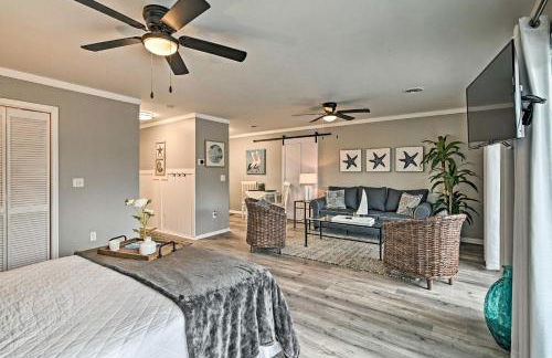 Couples Retreat with Balcony in Surfside Beach! - Foto 7