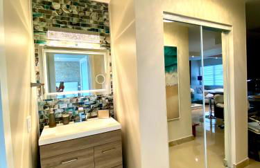 Premium Modern waterfront apartment with Miami Skyline view on the bay 5 mins drive to Miami Beach with free parking - Foto 20