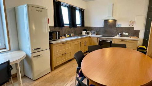 A6 Parking Wifi 1 chambre 3 lits, 1 canapé lit 2 à 6 personnes Réduc à la semaine ou mois - Foto 3, stove, toaster