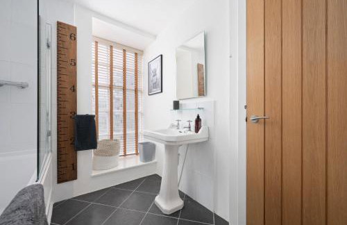 Historic 1BR Home in Culross Near Filming Sites - Foto 26