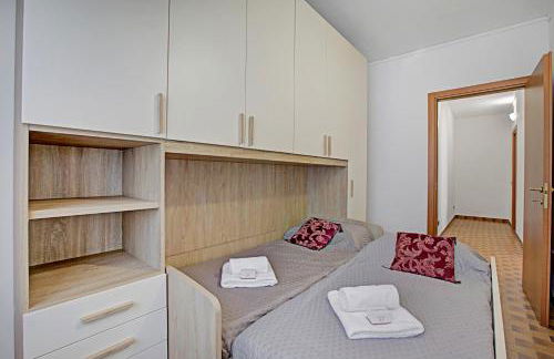 Mark Apartment - Happy Rentals - Photo 19