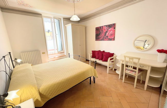 Central Spoleto Apartment With Large Sunny Terrace With Views - Photo 9