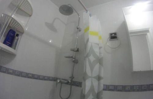 CITY CENTER BIG APARTMENT-FAMILY & FRIENDS-5 Beds - Photo 22