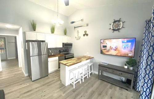 B Lakefront! Remodeled, Boat Slip, Patio Views, Pool, Boat Ramp, WIFI - Foto 10