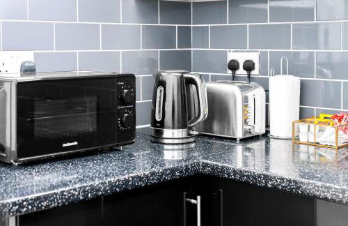 Stylish Five Bedroom House - Parking - Terrace - Fast Wi-Fi 974P - Foto 25