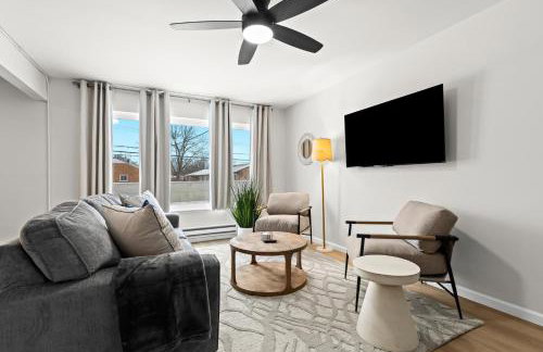 Stylish 1BR Upper Flat in the Heart of Royal Oak - Photo 19