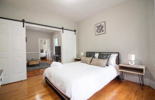 2 bedroom condo close to Boston and Cambridge with free parkings - Foto 1