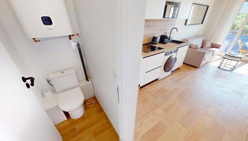 55E - Superbe studio climatisé entièrement rénové au 5ème et dernier étage sur le bord de Mer de Menton - Foto 5