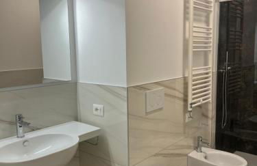 Beach Palace with small swimming pool, private beach, parking - Foto 13