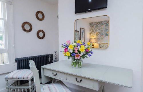 Heron Stays Bath- Boutique Period Group Properties, Parking for 4 Cars, Just 3 Miles to Bath Central, Sleeps 14 - Photo 3