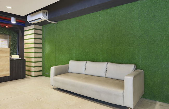 RedDoorz Apartment near Grand City Mall - Foto 19