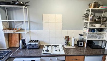 SW19 - Quiet split-level 2-bedroom maisonette with garden - Photo 3