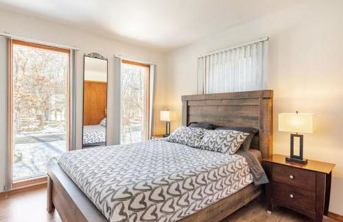 Cozy Cabin at Poconos With Hot Tub and Fire Pit - Foto 18