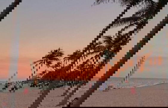 Waterfront Studio Hollywood Boardwalk Pool - Photo 14