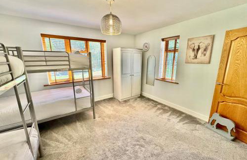 Serene Retreat - Hot Tub - Pool Table - Close to New Forest and Bournemouth Beach - Sleeps 12 - Foto 59