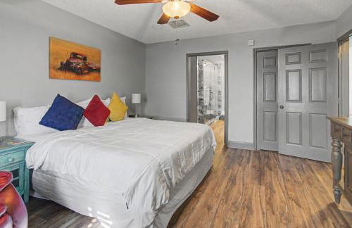 Shop and Dine Fort Worth Condo with Racetrack Views! - Photo 26