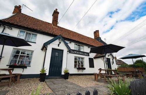 The White House with Studio - Photo 30