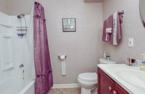 1700 SQFT Baytown Comfy Corporate Budget Oasis - Foto 9